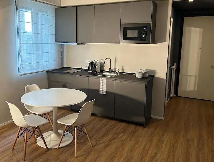 Studio In Villa Near Fiera Milano At Metro Stop Pero