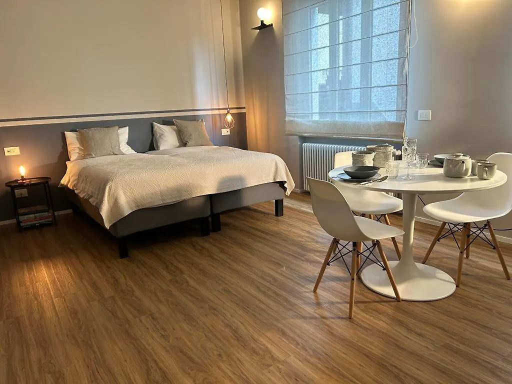 Apartment Studio In Villa Near Fiera Milano At Metro Stop Pero